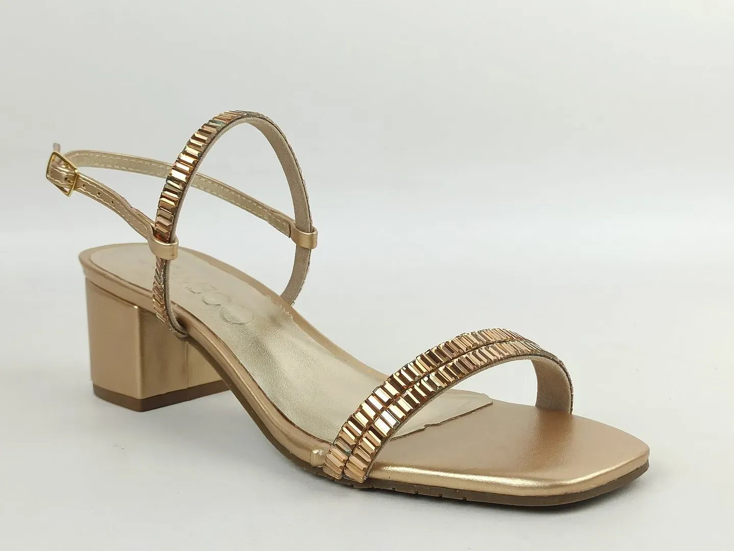 sandalia-metalizada-salto-baixo-bloco-bico-quadrado-dourada-21903303_2