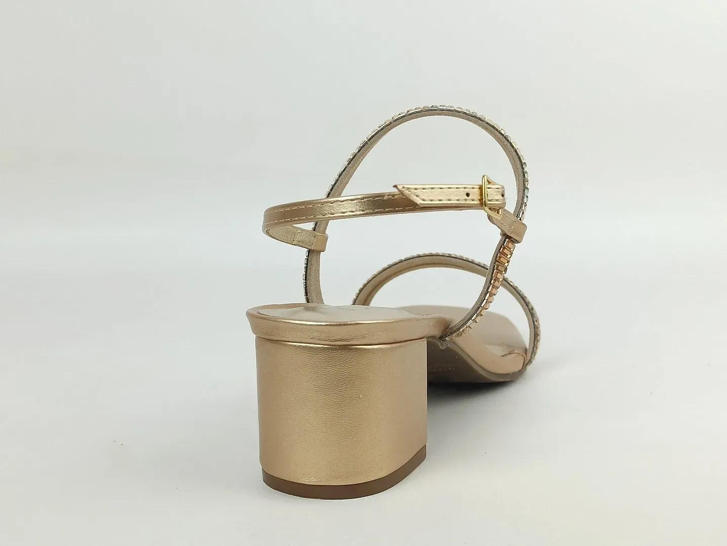 sandalia-metalizada-salto-baixo-bloco-bico-quadrado-dourada-21903303_4