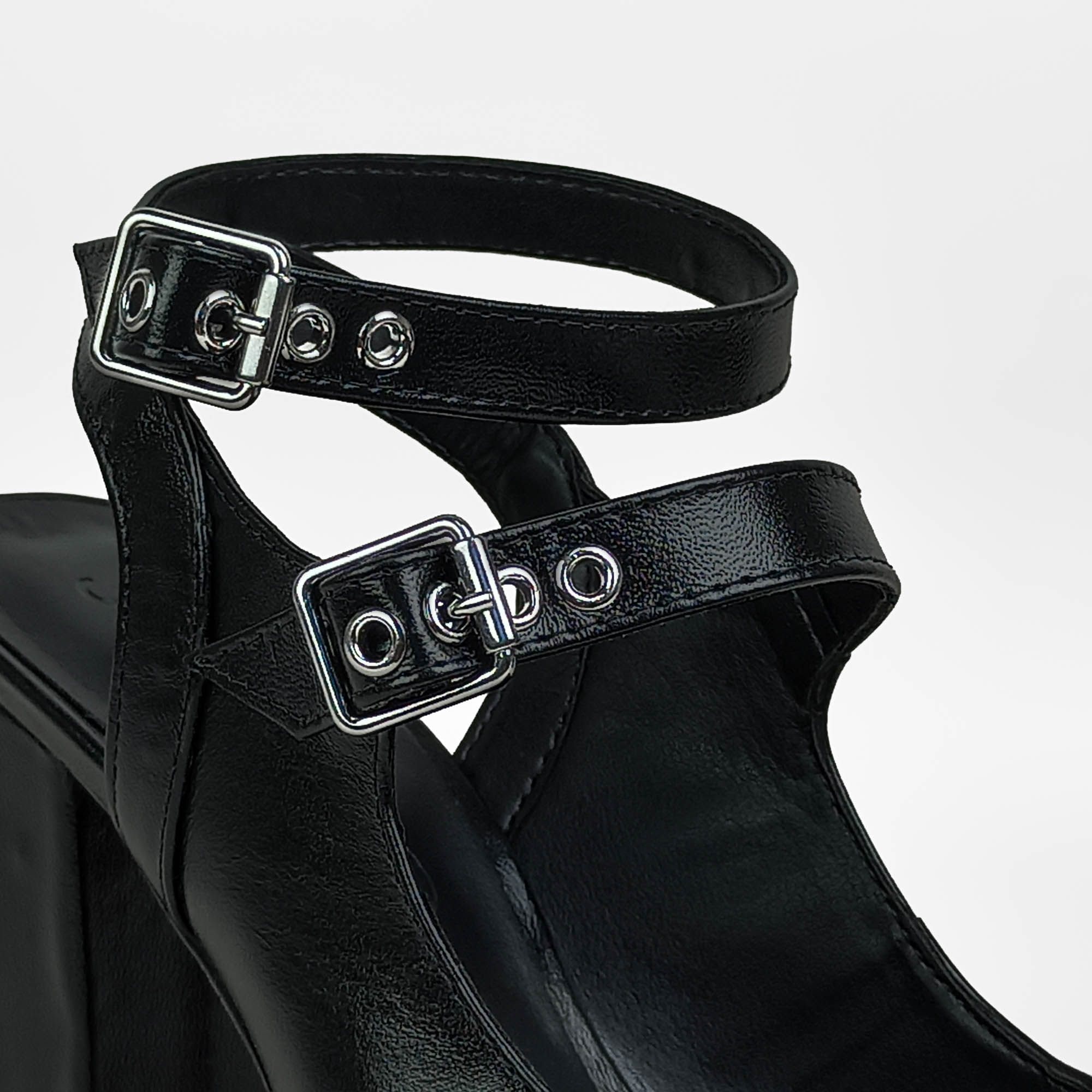 sandalia-couro-salto-alto-bico-redondo-preto-14005305_6