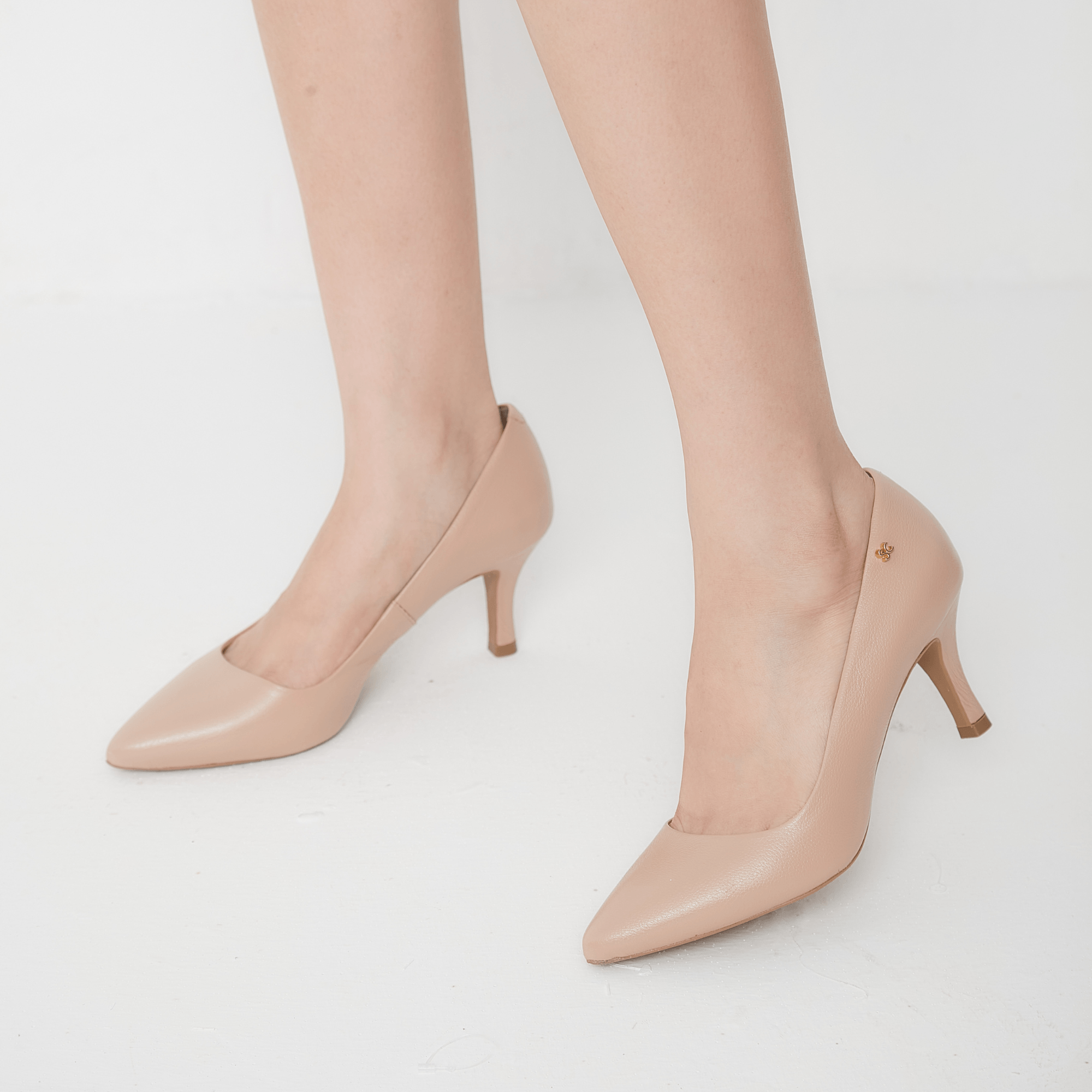 scapin-couro-salto-baixo-fino-bico-fino-nude-12700092_7