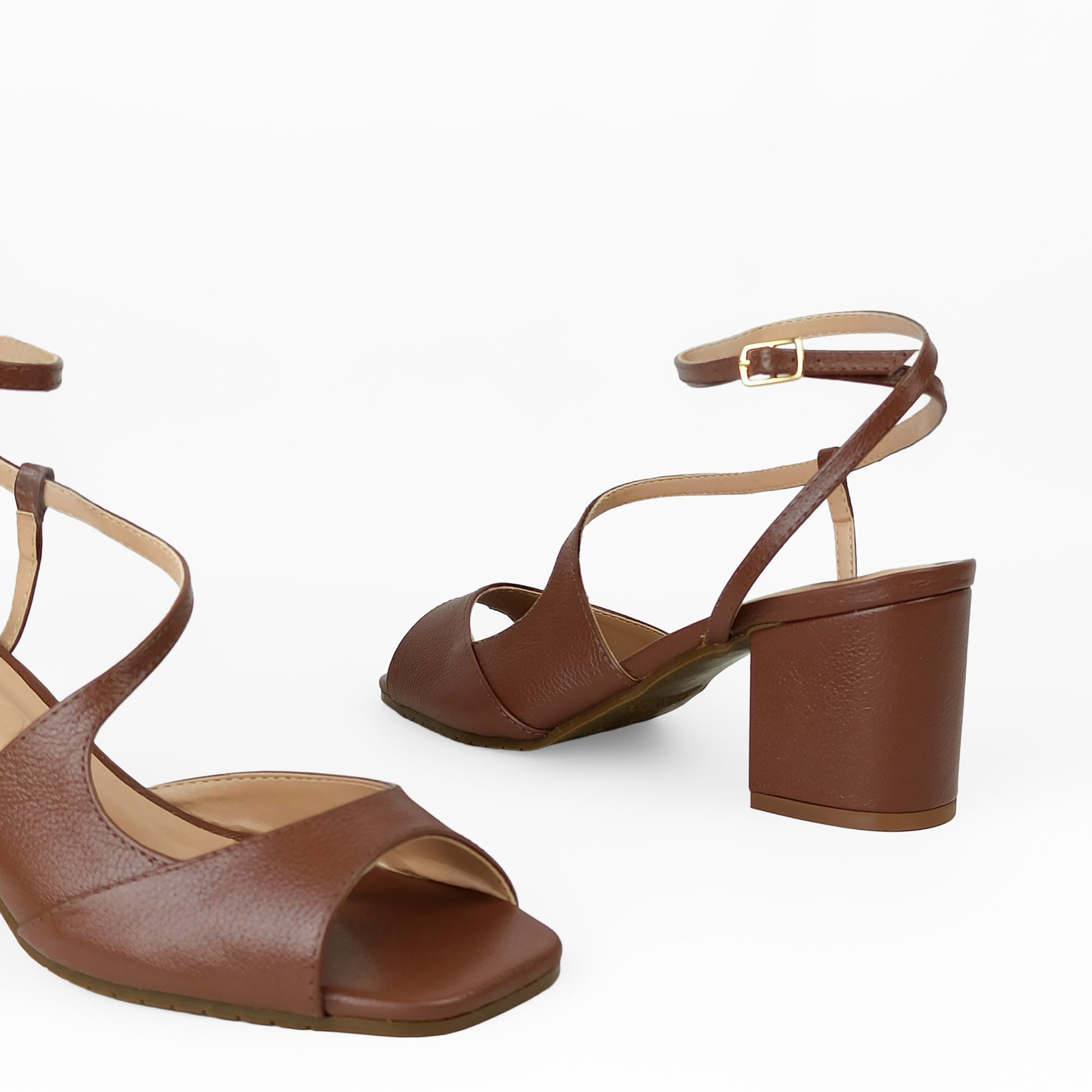 sandalia-couro-salto-baixo-bloco-marrom-55004702_4