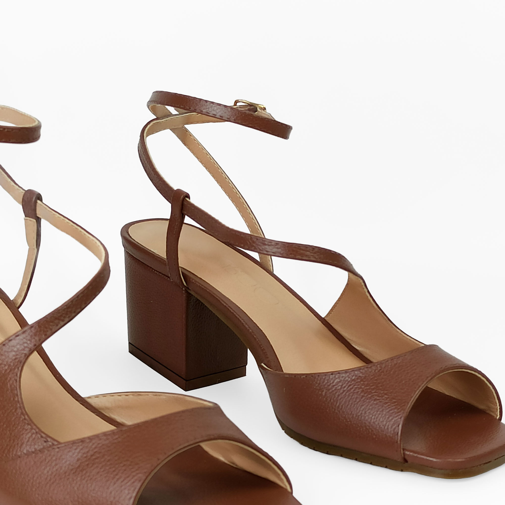 sandalia-couro-salto-baixo-bloco-marrom-55004702_5
