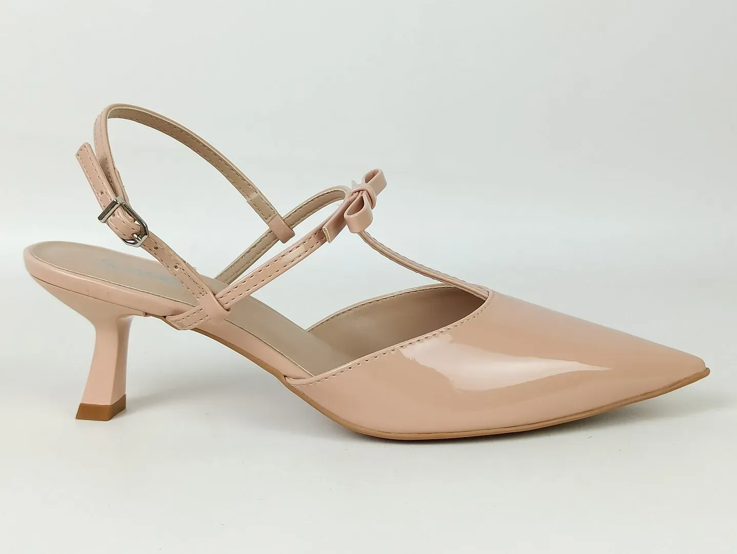 scarpin-salto-baixo-fino-bico-fino-nude-528611449_2