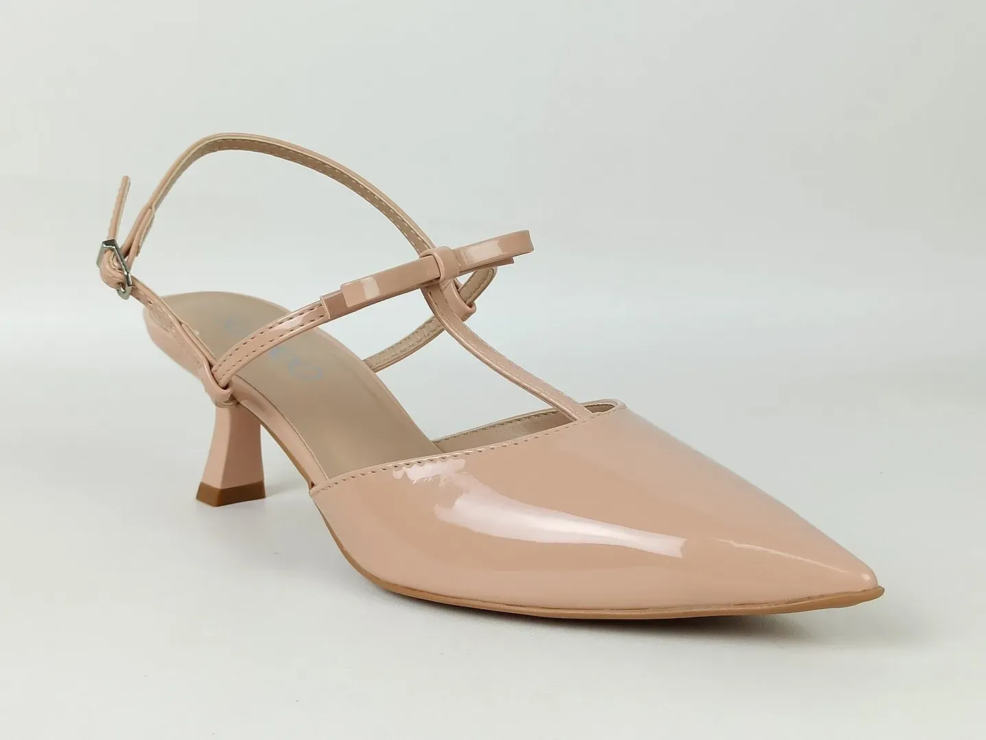scarpin-salto-baixo-fino-bico-fino-nude-528611449_3