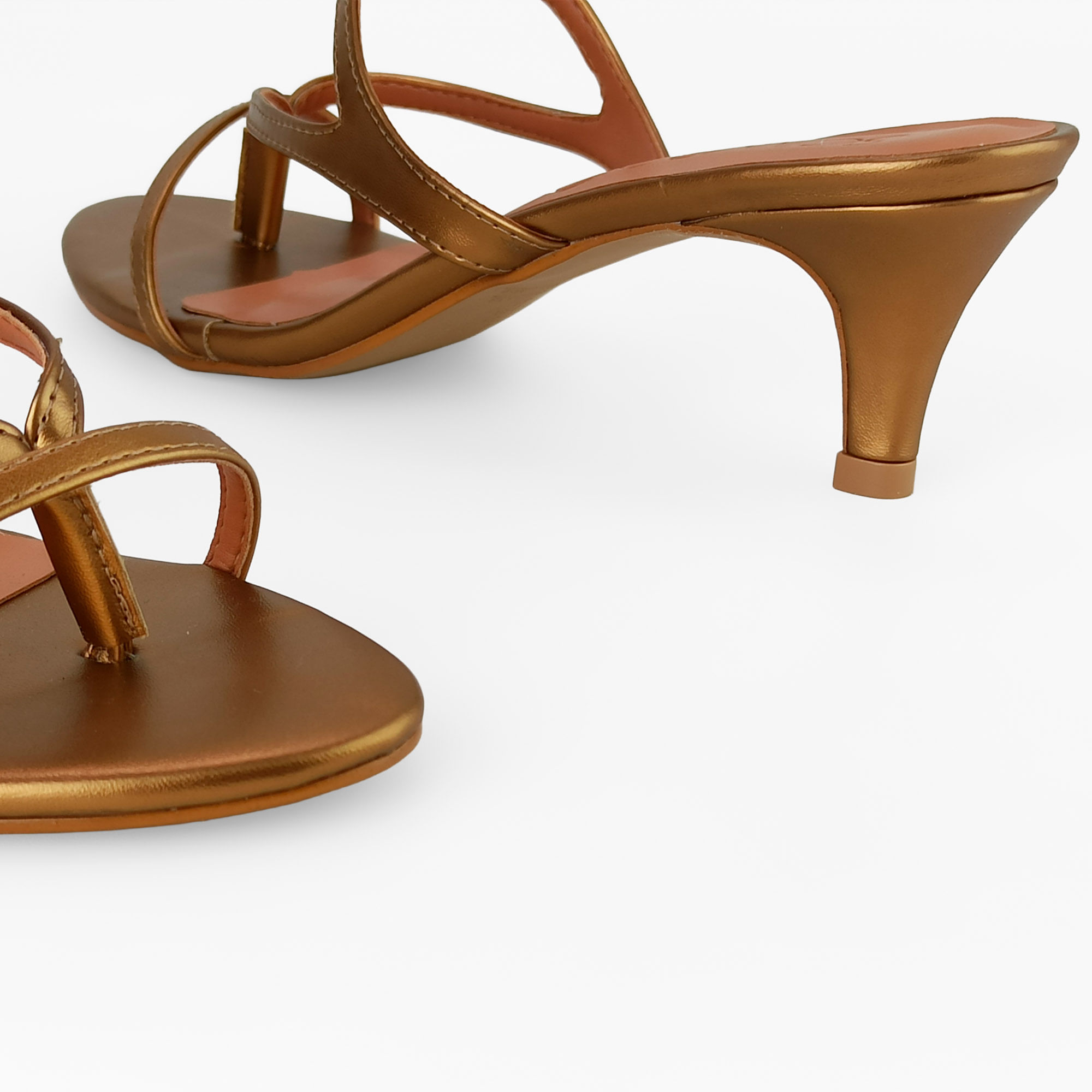 sandalia-metalizada-salto-baixo-fino-bico-amendoado-bronze-67100103_6