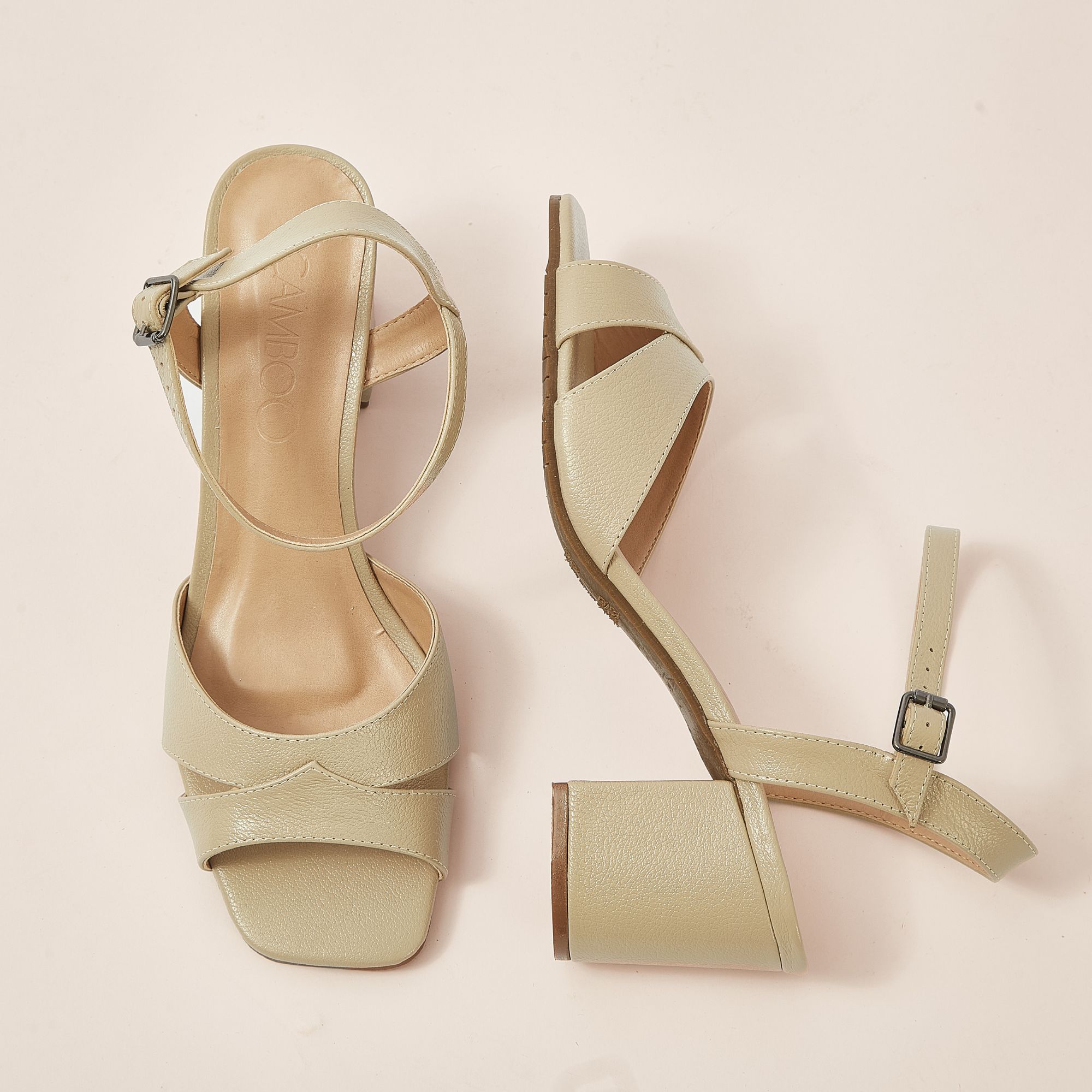 sandalia-couro-nozes-salto-bloco-bico-quadrado-55004403_7