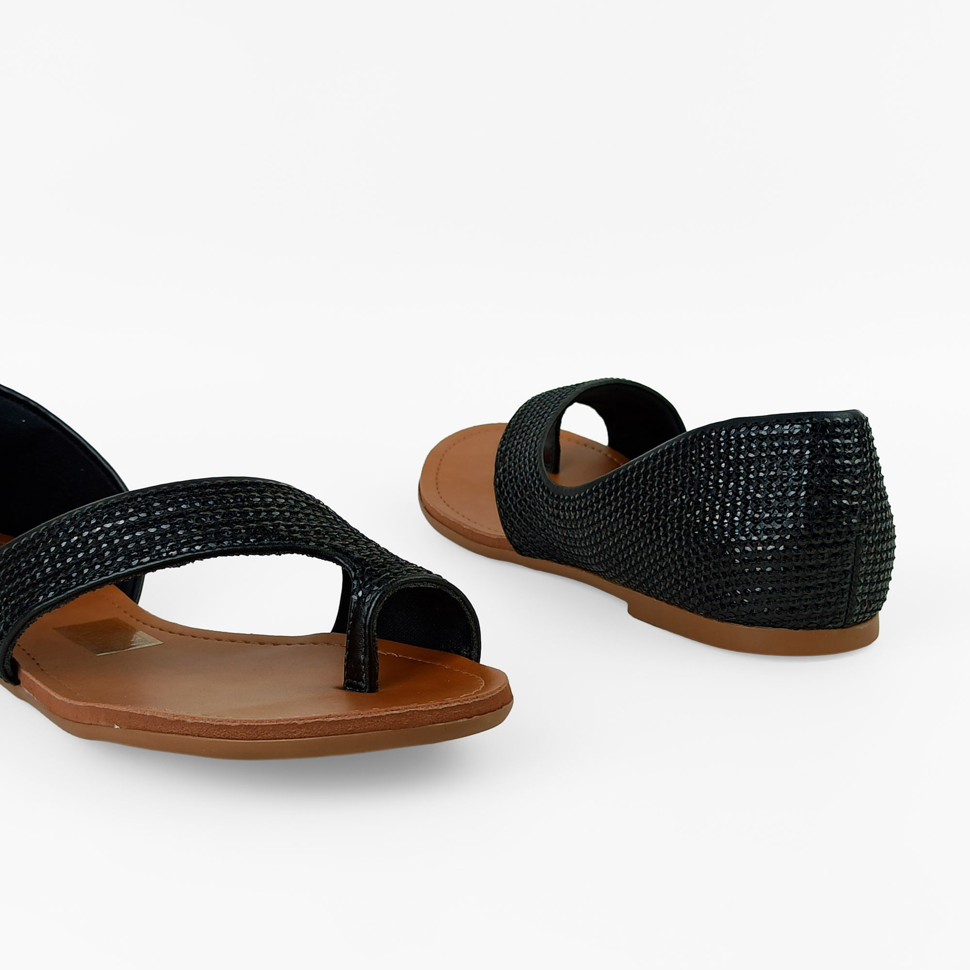 sandalia-rasteira-couro-preta-bico-redondo-2721751_4