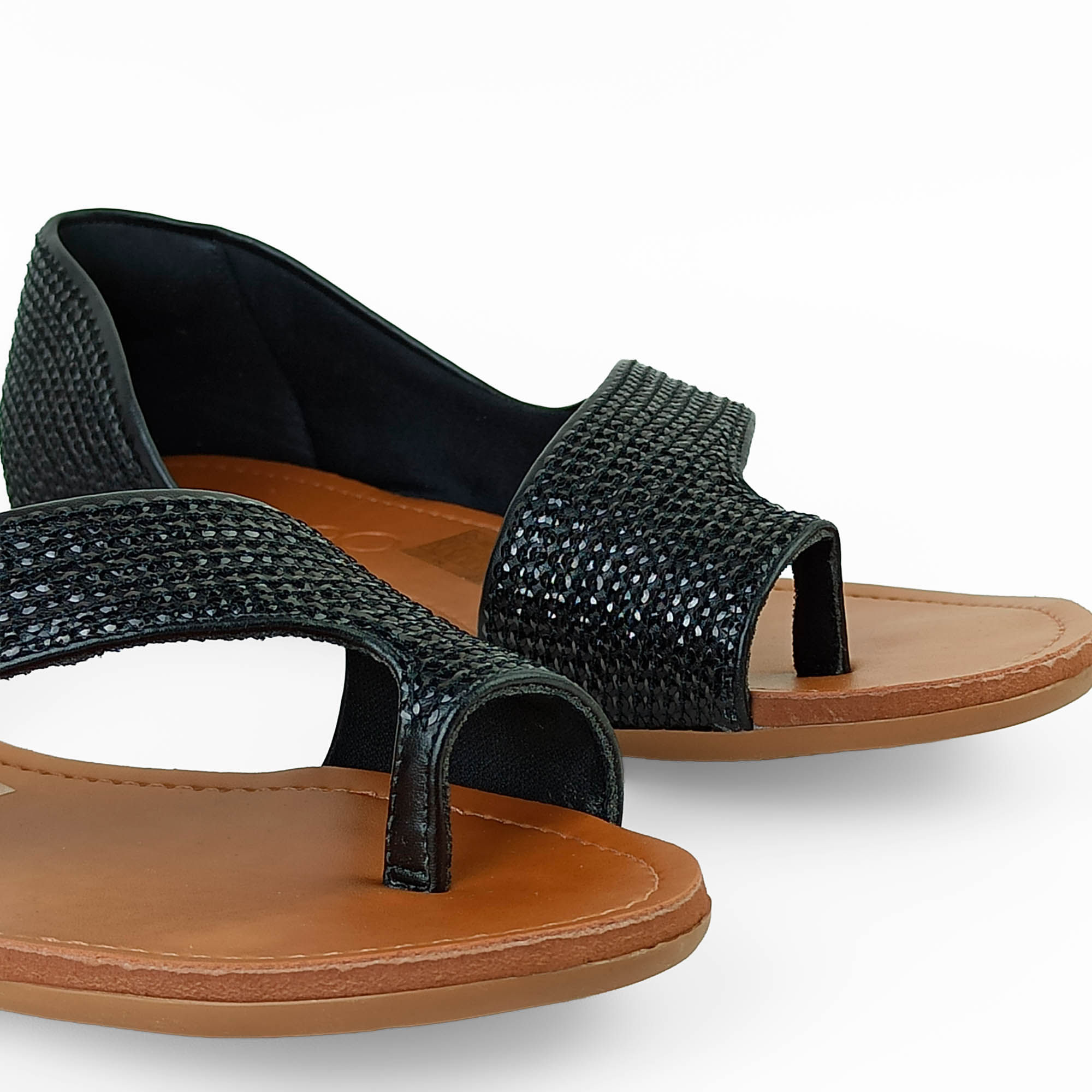 sandalia-rasteira-couro-preta-bico-redondo-2721751_5